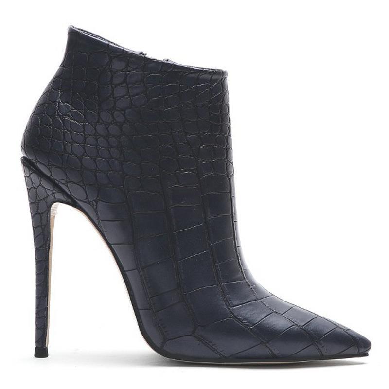 Retro Stone Pattern Pointed Ankle Boots