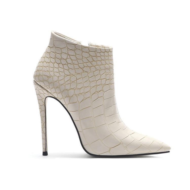 Retro Stone Pattern Pointed Ankle Boots