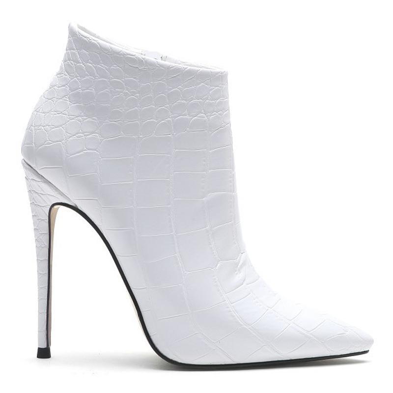 Retro Stone Pattern Pointed Ankle Boots